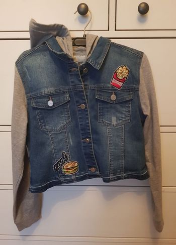 Veste en jean à capuche. Mayoral