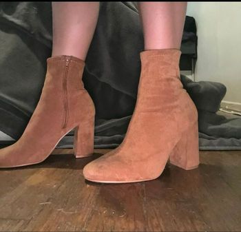 Bottes marron matière daim