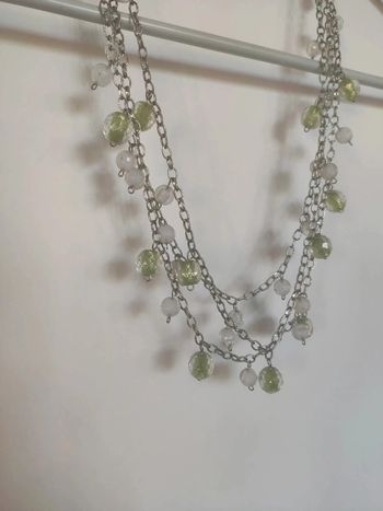 Collier argenté perles vert et blanc