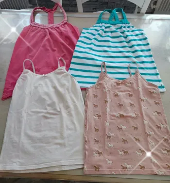 Lot 4 débardeurs t-shirts top fille taille 12 ans