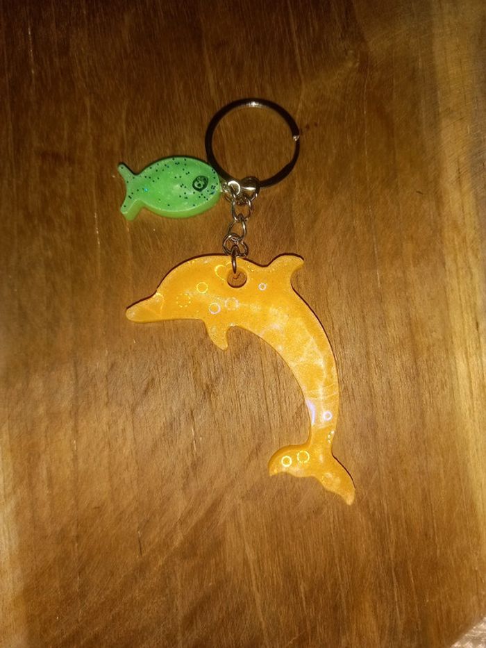 Porte clé dauphin holographique résine epoxy