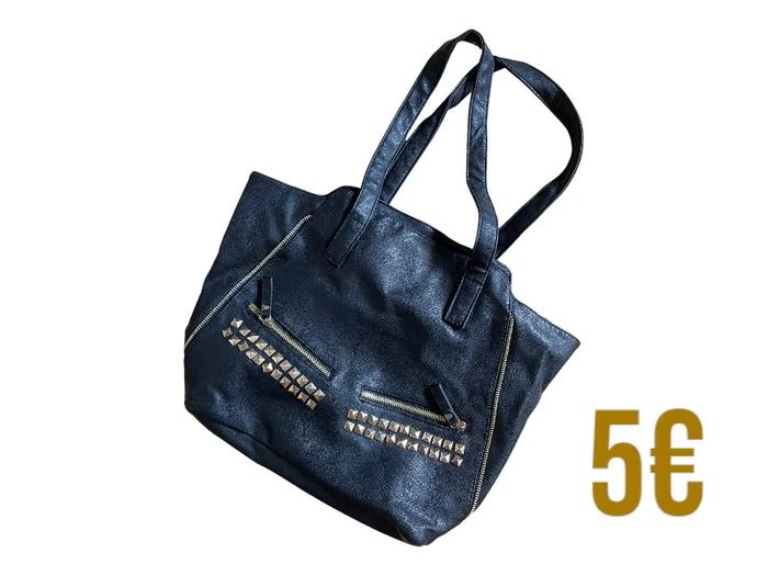 Sac noir cuir synthétique avec clous dorés très bon état