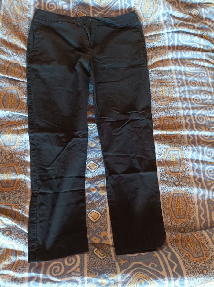 Lot de pantalons et shorts - photo numéro 3