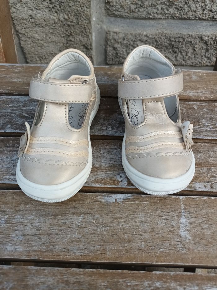 Babies sandales neuves 🏷 taille 21 achetées 35€ - photo numéro 2