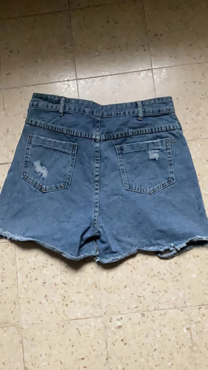 Short en jean déchiré Neuf TS (n°14) - photo numéro 2