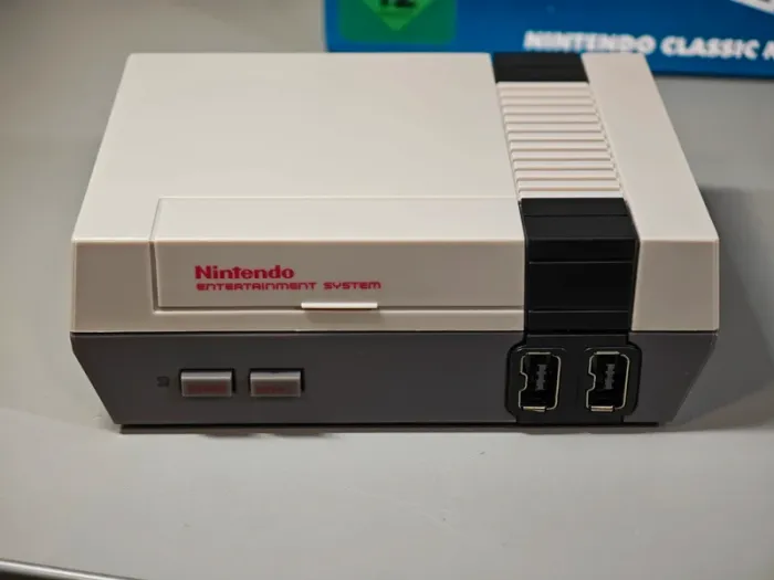Console Nintendo Mini Nes / Une manette/ 30 jeux / Boîte / Comme neuf - photo numéro 2