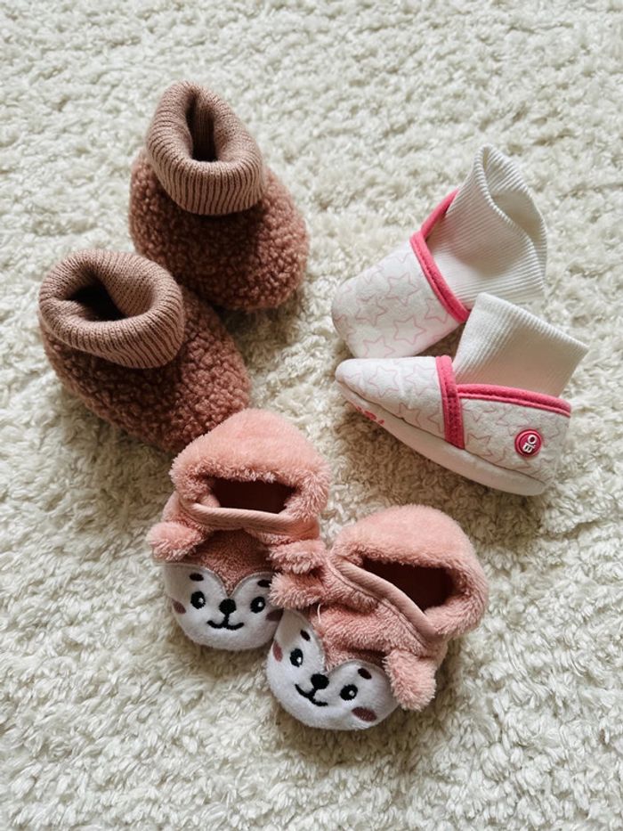 Lot de petits chaussons 6/12 mois
