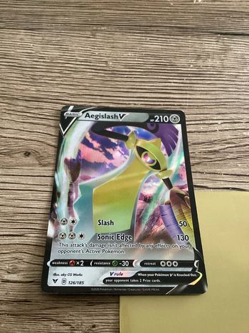 carte Pokémon 126/185 aegislash V anglais ANG année 2020