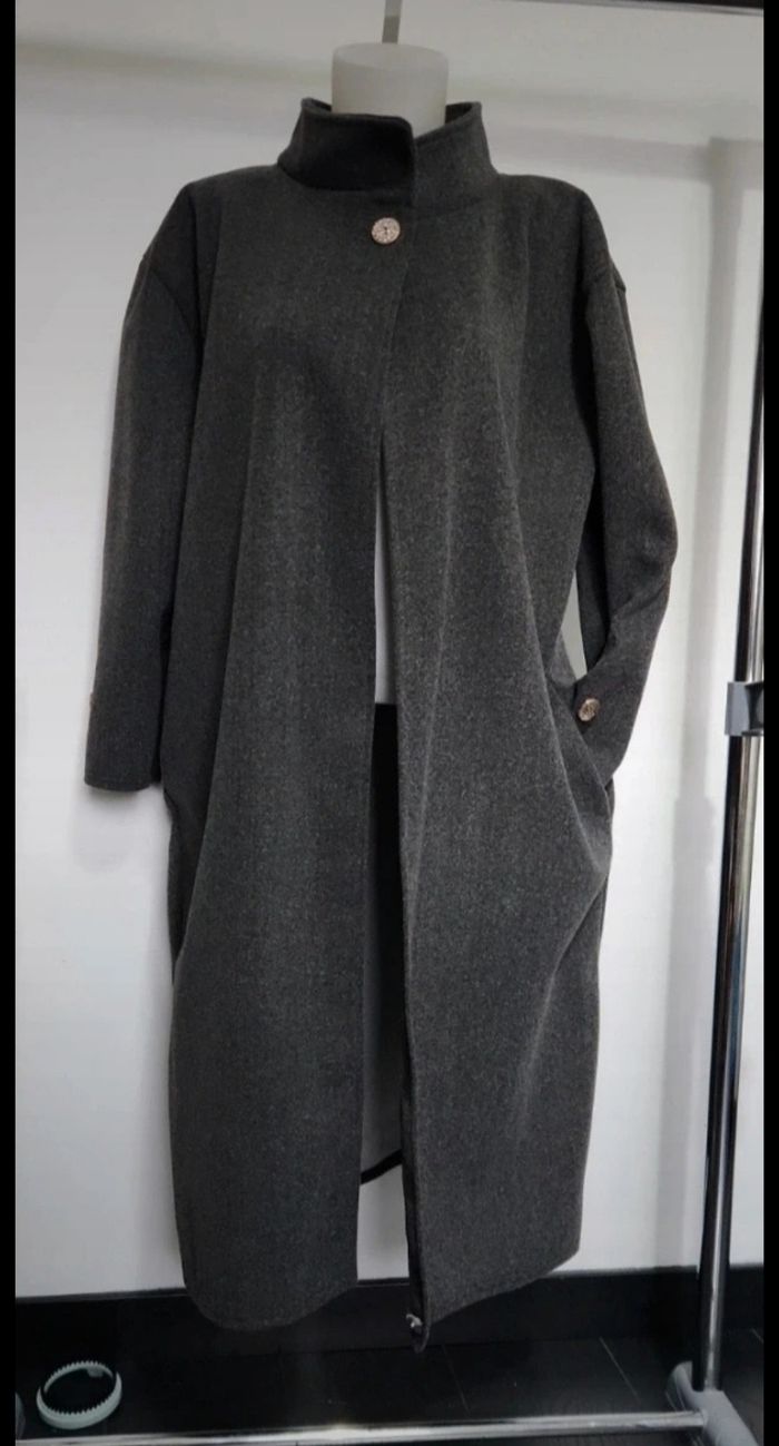 Long manteau à boutons dorés neuf taille unique jusqu au 46