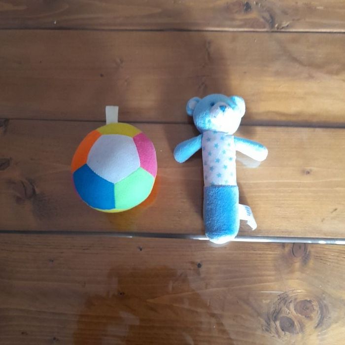Lot de 2 jouets en peluche bébé