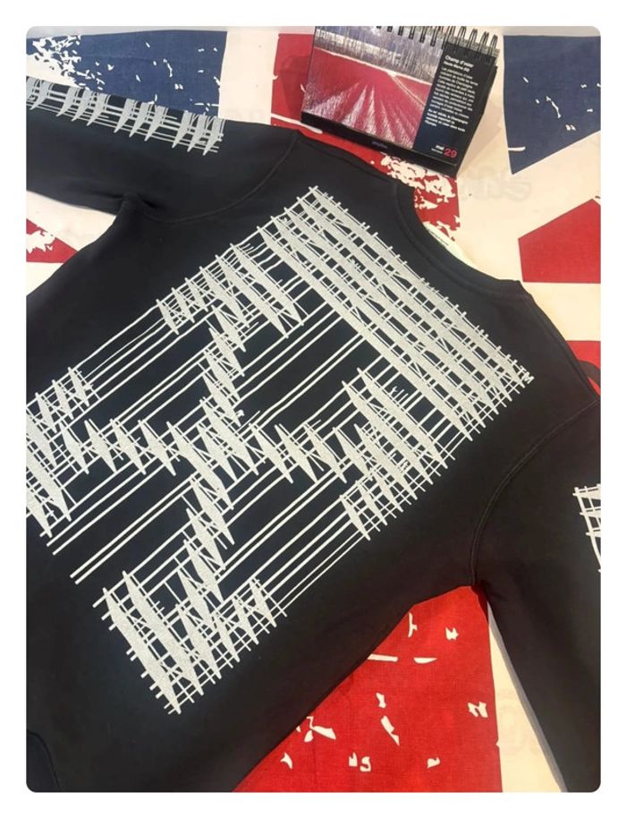 Sweat Off White taille L/XL noir imprimé dans le dos et sur les manches