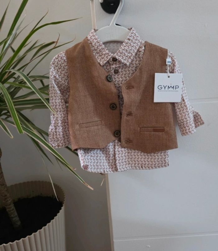 Chemise et gilet de costume