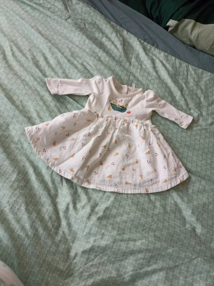 Robe blanche 1 mois - photo numéro 4