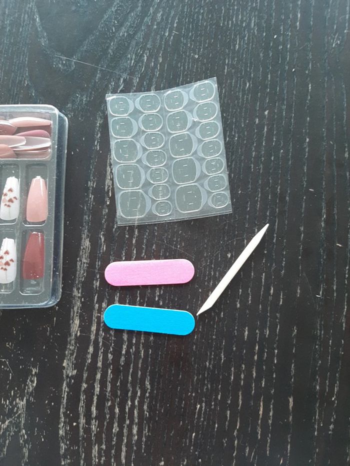 24 capsules ongles neuf - photo numéro 3
