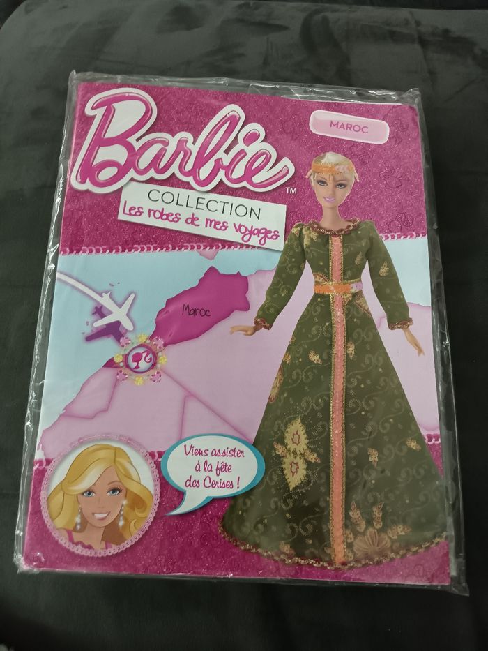 Robe de mes voyages barbie neuf plus livre .Maroc î