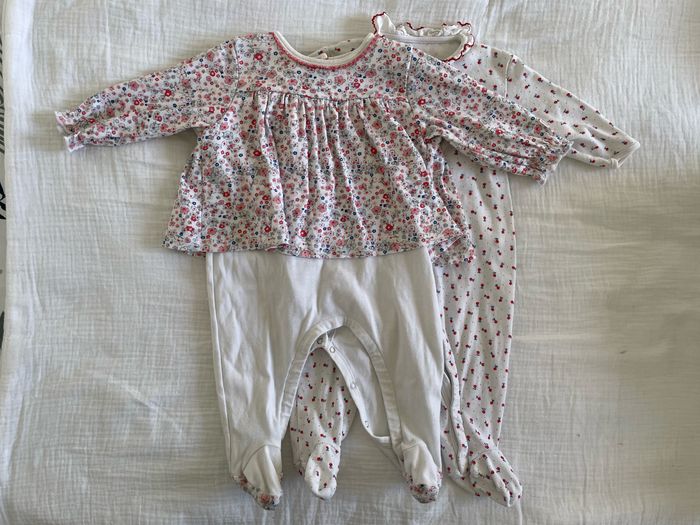 2 pyjamas Petit Bateau 6 mois fille