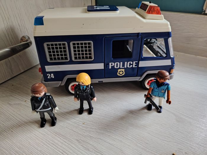 Fourgon police playmobil
