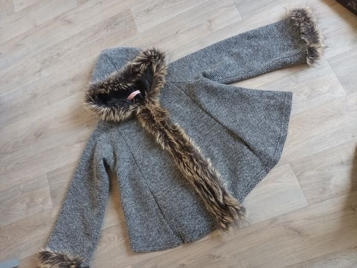 Veste avec capuche et fourrure gris hiver avec poche marque happystar
