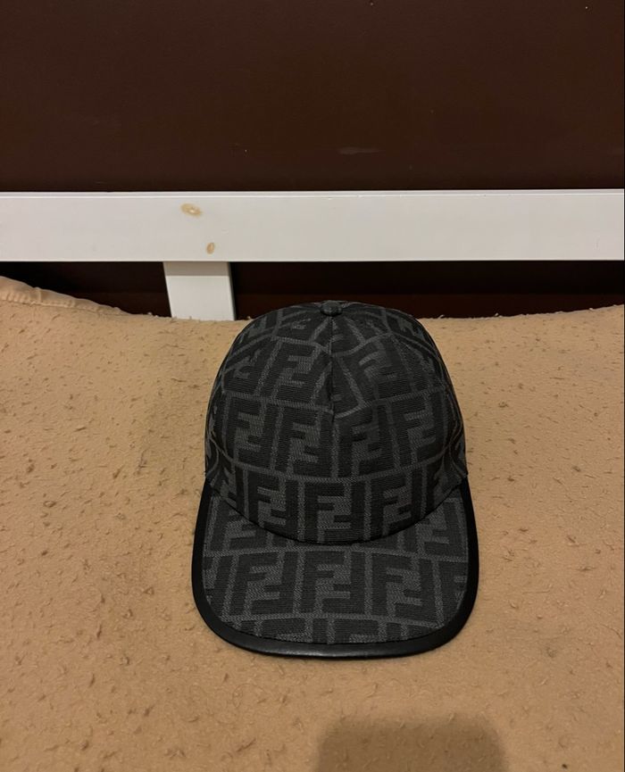 Casquette Fendi - photo numéro 3