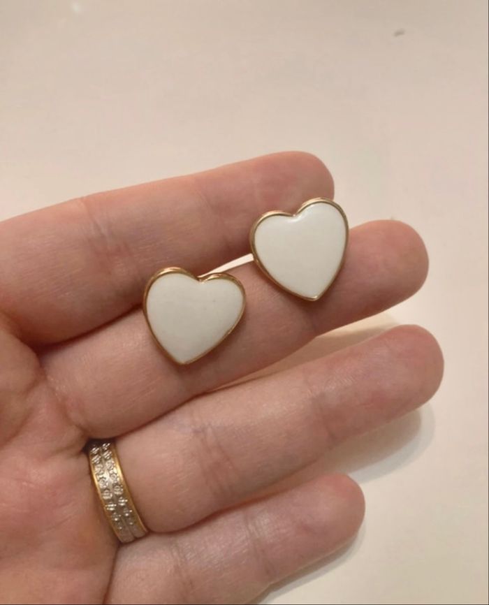 Boucles d’oreilles NEUVES pour femme forme de cœurs couleur blanc