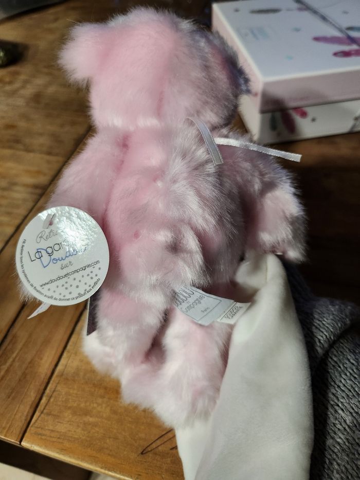 Ours Trop Mimi rose avec doudou plat - photo numéro 2