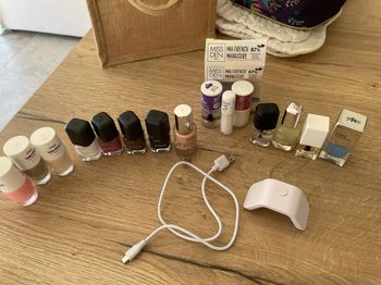 Lot de vernis