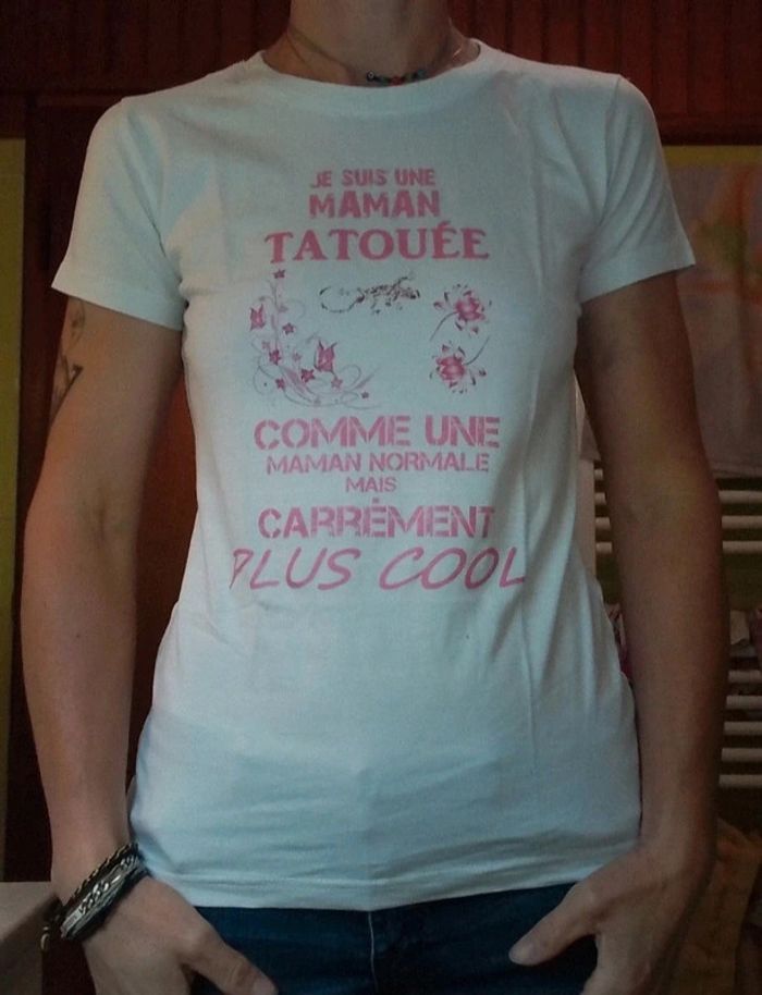 T-shirt femme blanc "je suis une maman tatouée" - photo numéro 3