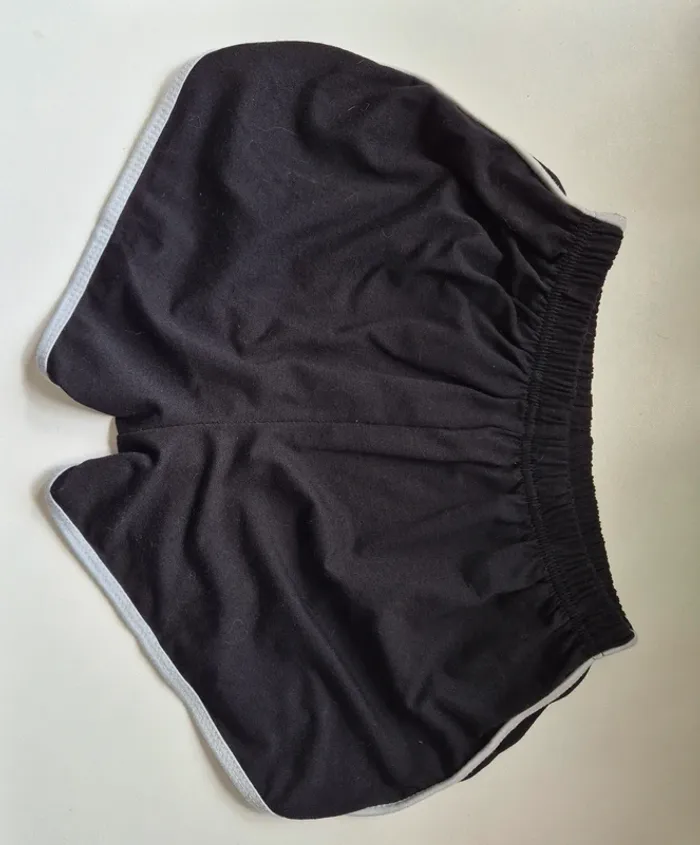 Short sportif tres court - photo numéro 2