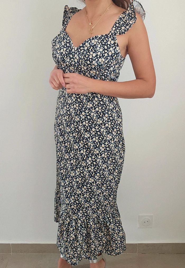 Robe noire fleurie - photo numéro 3