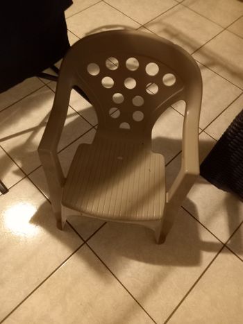 Chaise plastique enfant