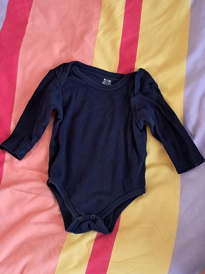 Lot de 3 bodie LM. 12 mois - photo numéro 3