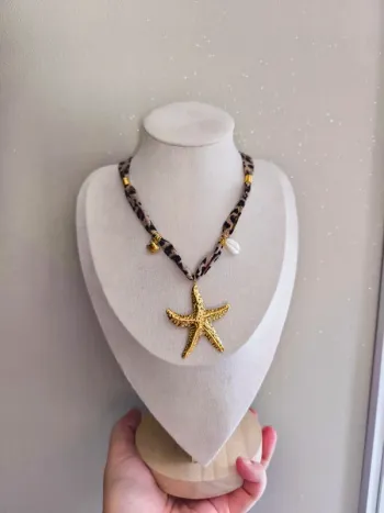 Collier motif léopard avec étoile de mer dorée
