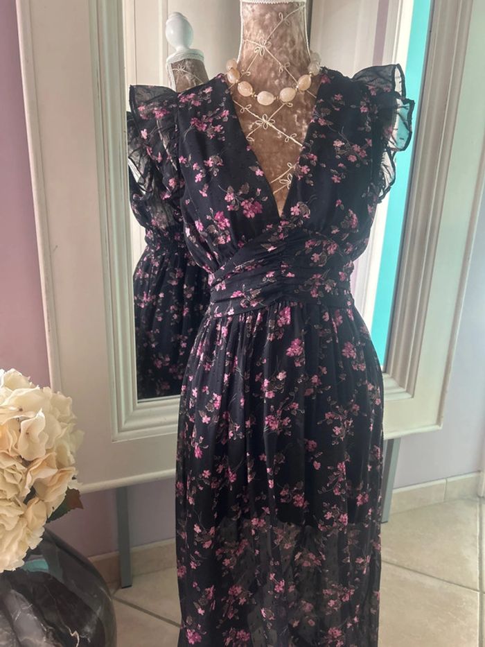Robe longue décolletée à motifs - photo numéro 10