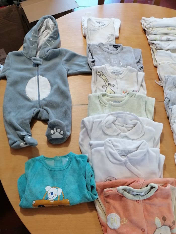 Gros Lot de vêtements garçon taille 1 mois