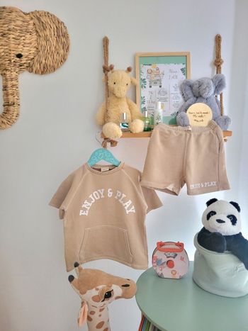 Ensemble en molleton Zara short et t-shirt beige taille 4 ans