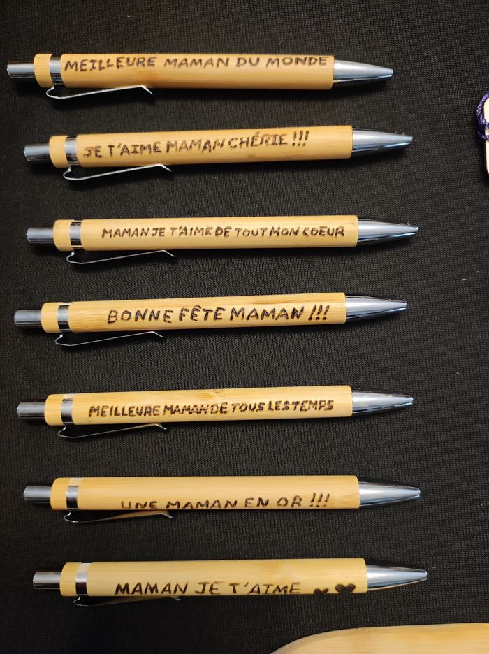 Stylo bois gravés Main