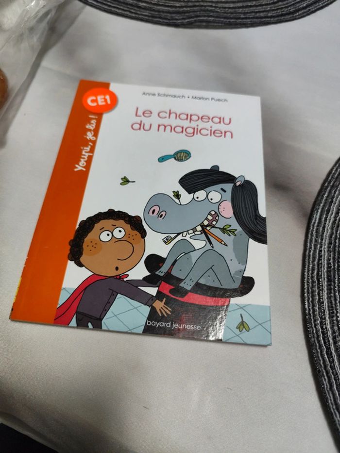 Livre youpi je lis CE1 le chapeau du magicien