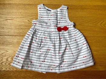 Petite robe à rayures et cœurs