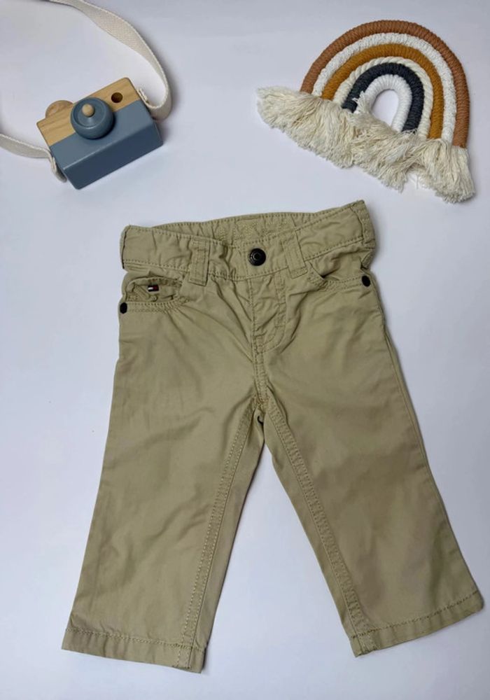 Pantalon Tommy Hilfiger bébé garçon beige 6-9 mois beige coupe regular parfait état