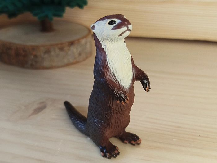 Figurine loutre debout Animal de montagne - photo numéro 2