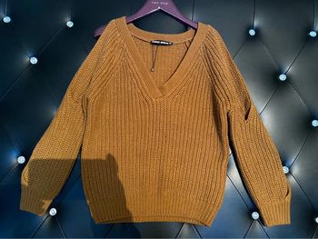 Pull col V épaule dénudée neuf