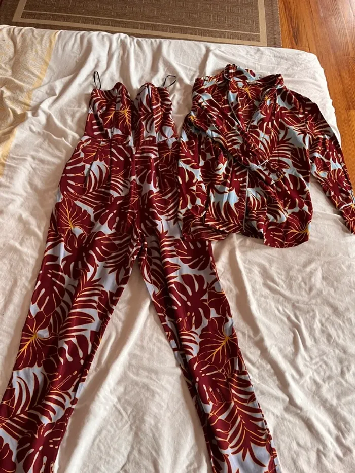 Combinaison bustier à imprimé et son chemisier