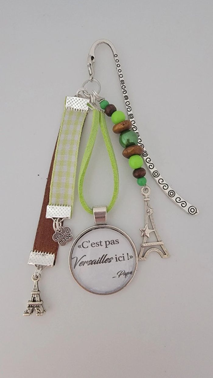 Cadeau humour, bijoux de sac ou marque page " c est pas Versailles ici: