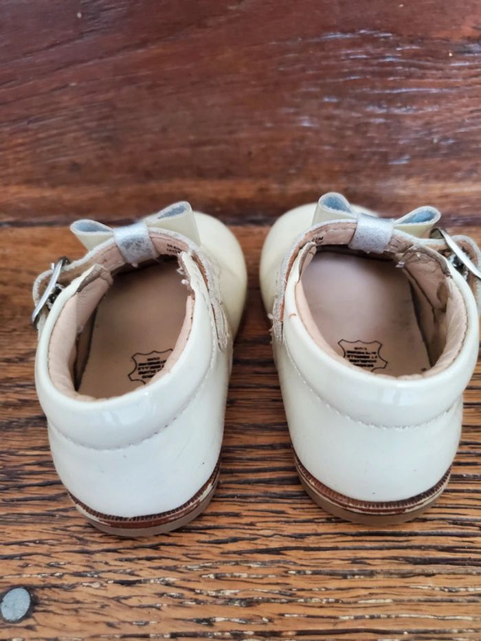 Sandales vernis T.18 - photo numéro 4