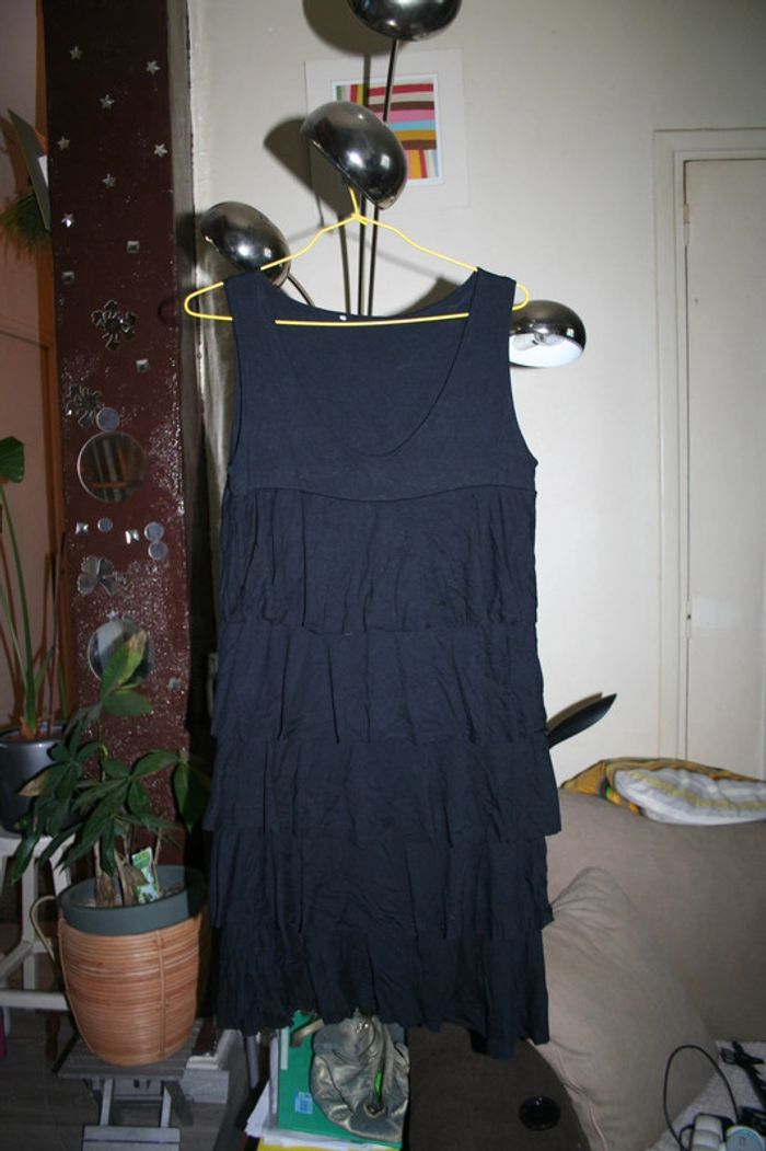 🌸Robe noire à volants Taille 40 "Boutique Parisienne " 🌸 - photo numéro 2