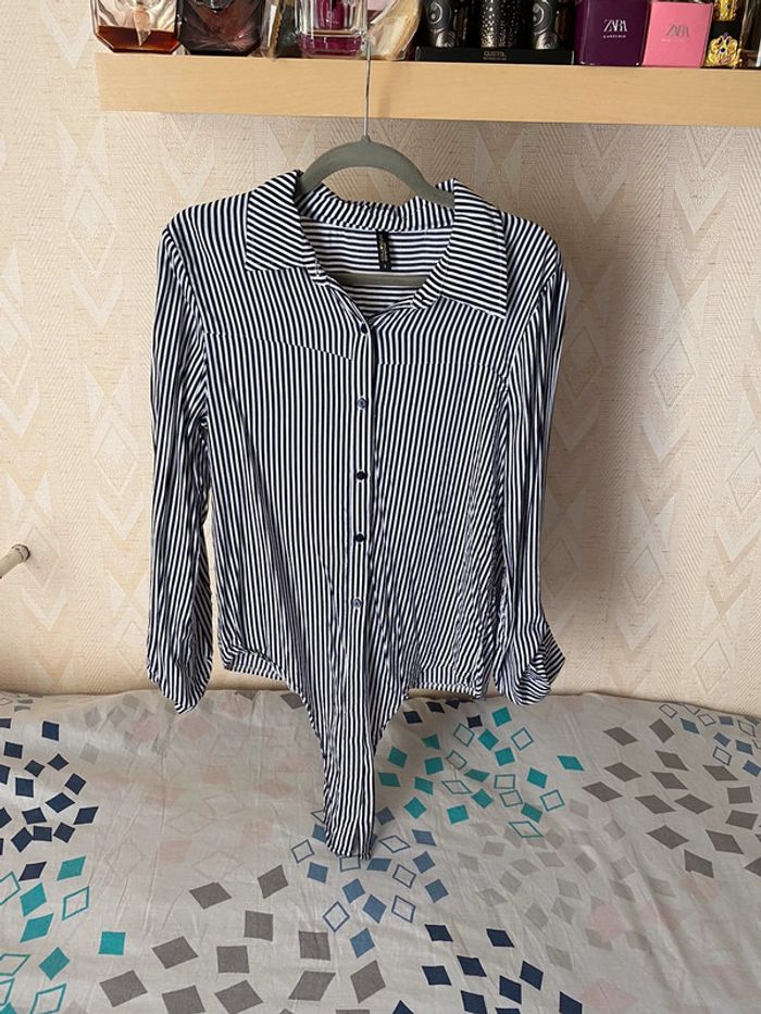 Superbe belle chemise bleu à rayures à noeud Colloseum taille S - photo numéro 2