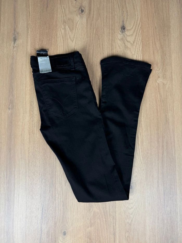 Jean noir Calvin Klein coupe évasé w29