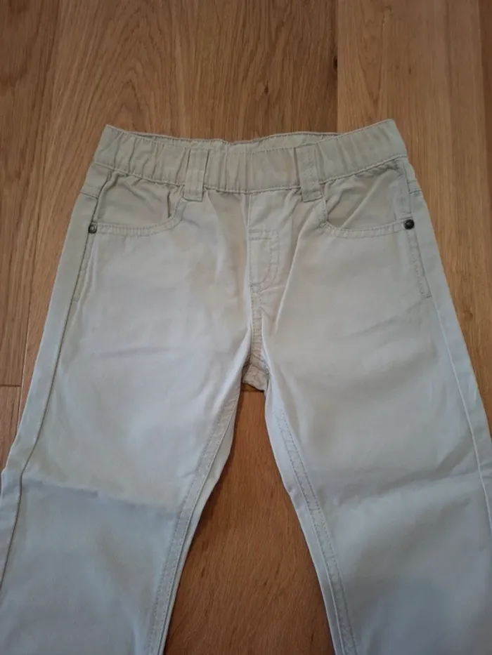 Pantalon beige écru 4 ans Très bon état - photo numéro 2