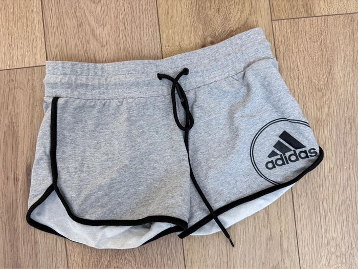 Short court Adidas gris en S