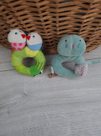 Lot de deux hochets en tissu